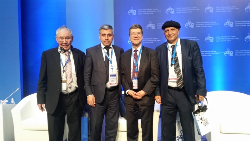 20160525_160740 UNEC əməkdaşları Astana İqtisadi Forumunda iştirak ediblər