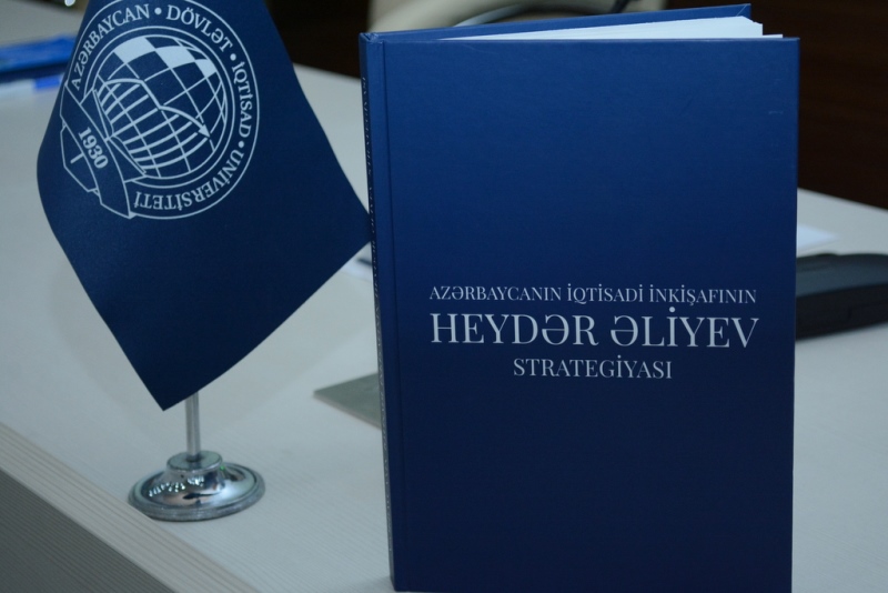 UNEC-də “Azərbaycanın iqtisadi inkişafının Heydər Əliyev strategiyası” adlı monoqrafiyanın təqdimatı keçirilib