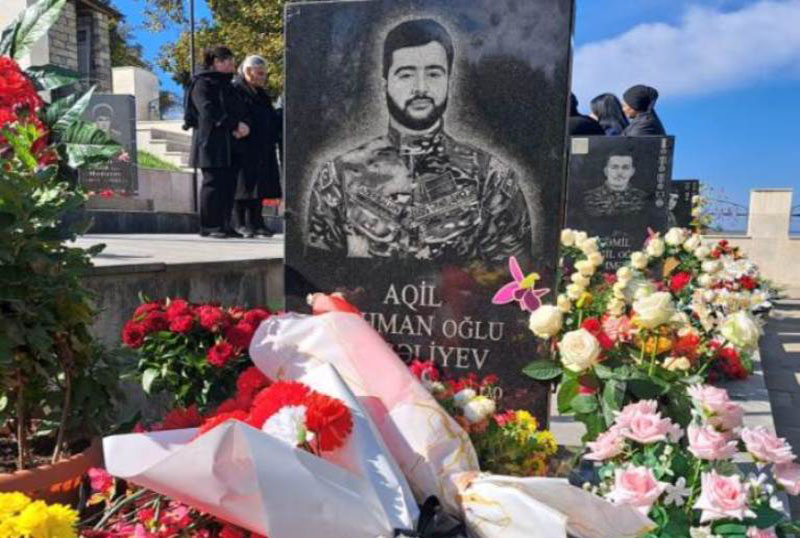 “Maliyyə və mühasibat” fakültəsinin kollektivi şəhid Aqil Mirzəliyevin məzarını ziyarət edib “Maliyyə və mühasibat” fakültəsinin kollektivi şəhid Aqil Mirzəliyevin məzarını ziyarət edib