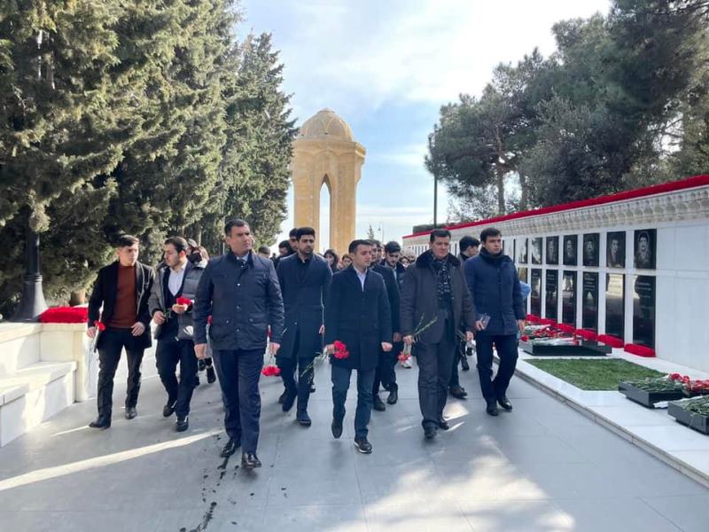 UNEC kollektivi Şəhidlər Xiyabanını ziyarət edib