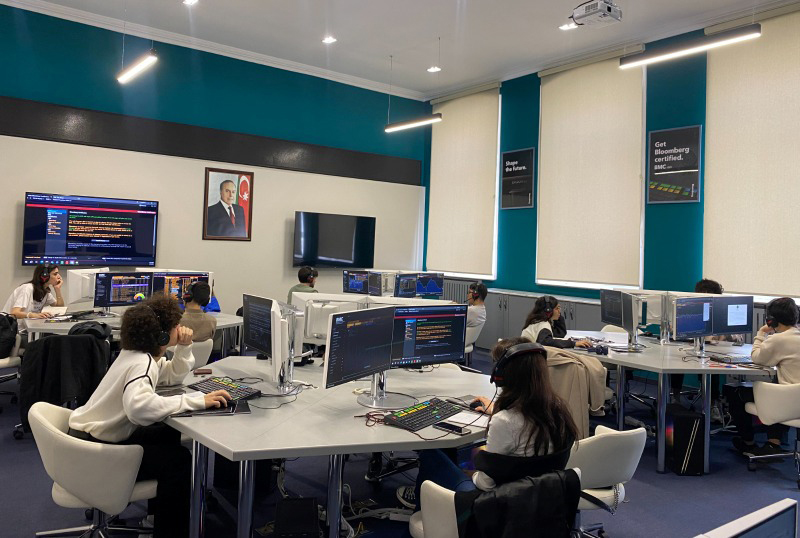 “Bloomberg Maliyyə Laboratoriyası: Maliyyə bazarları” təliminə qeydiyyat elan edir