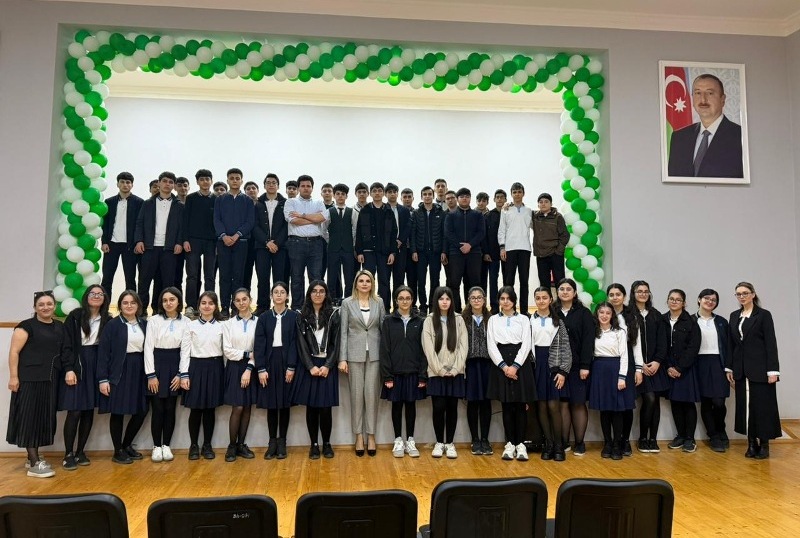 UNEC-in m&uuml;əllim və tələbə heyəti Sumqayıt şəhərində abituriyentlərlə g&ouml;r&uuml;ş ke&ccedil;irib