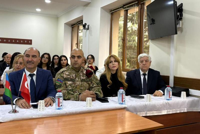 10 Rus İqtisad Məktəbində Milli Dirçəliş Gününə həsr edilmiş seminar keçirilib