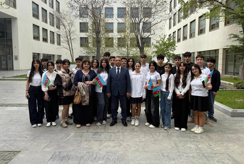 Sumqayıt məktəbliləri UNEC-də tanışlıq səfərində olublar