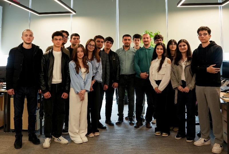 312f463e-7958-4c98-9091-6915d408442f UNEC-də D&uuml;nya Azərbaycanlılarının Həmrəyliyi G&uuml;n&uuml;nə həsr olunmuş idman yarışları ke&ccedil;irilib