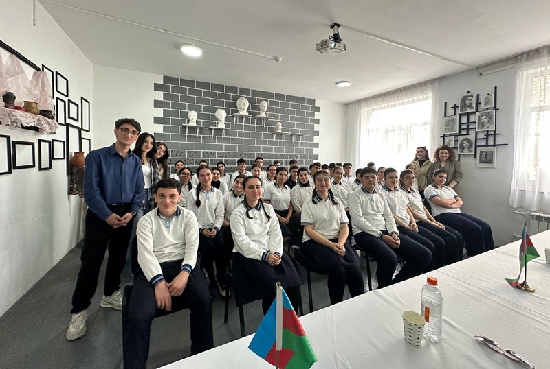 ISE əməkdaşları abituriyentlərlə g&ouml;r&uuml;ş ke&ccedil;irib