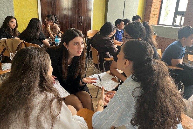 574959016_24994904763462575_7241875267649956431_n UNEC kollektivi “İrəvanda yanan çıraq” tamaşasını izləyib