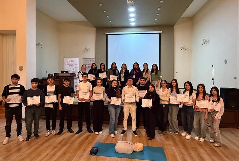 7cda7205-3c72-4248-bbce-ff14f292dd22 UNEC-də “Həyata dəstək” layihəsi çərçivəsində ilk yardım təlimləri keçirilib