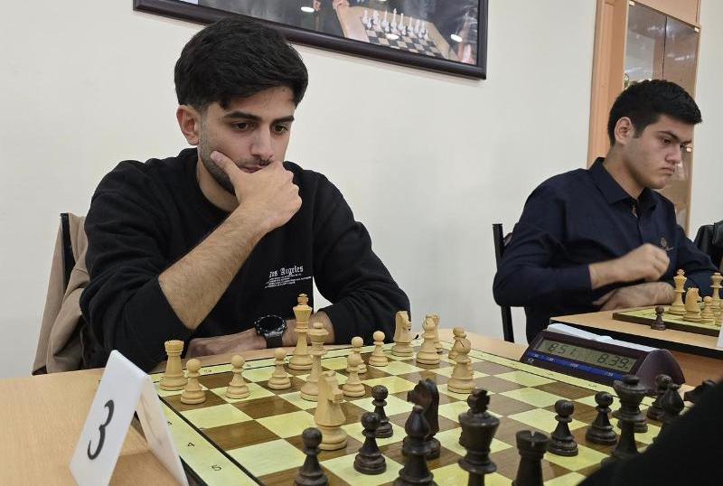 8eca1de2-dc5f-4679-96d9-89b1a6584187 UNEC-in professoru “Əsas məsələ”də