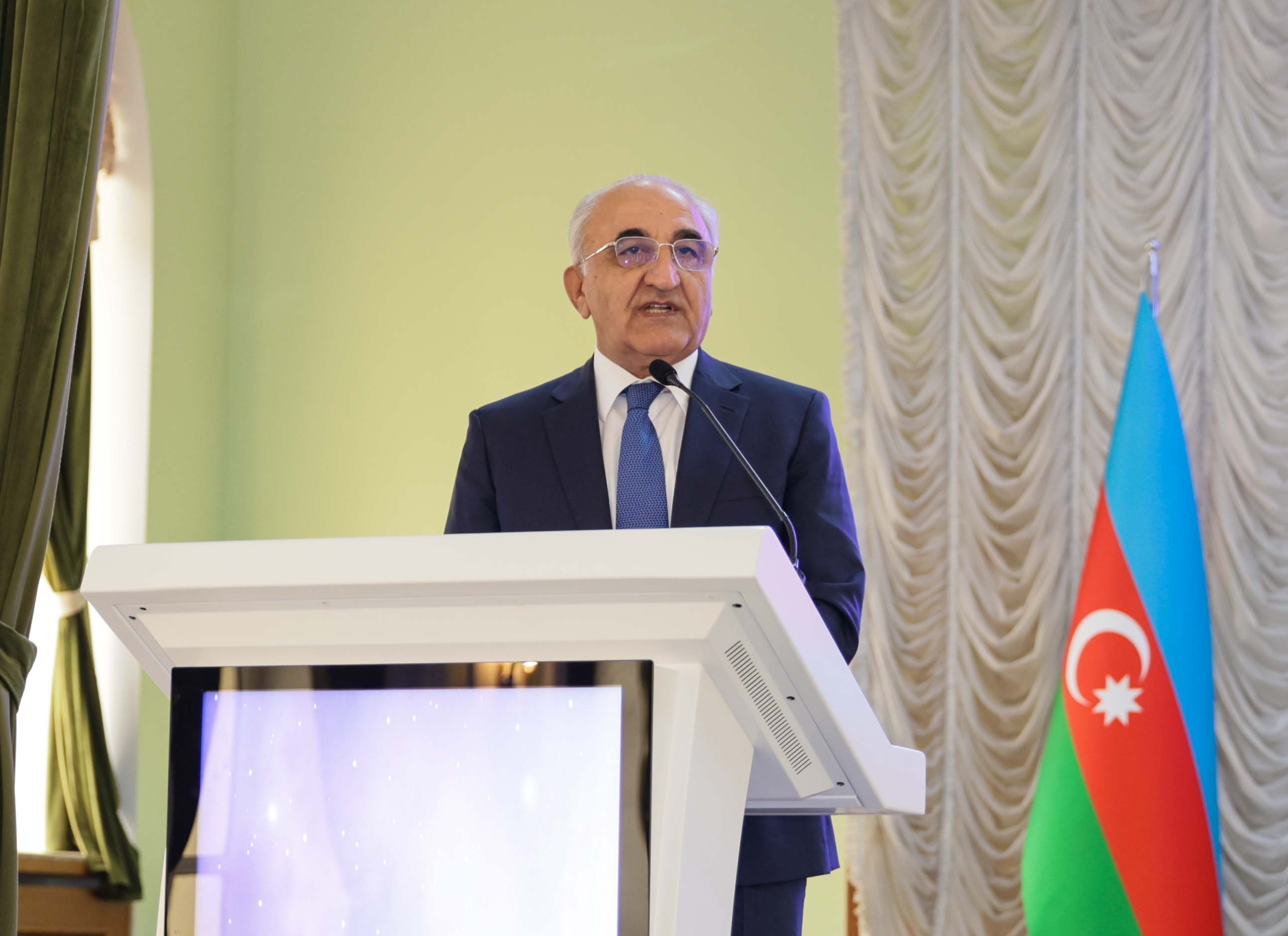 Adalat_Muradov4455 UNEC rektorunun m&uuml;şaviri Banqladeşin m&uuml;vəqqəti h&ouml;kumətinin rəhbəri oldu