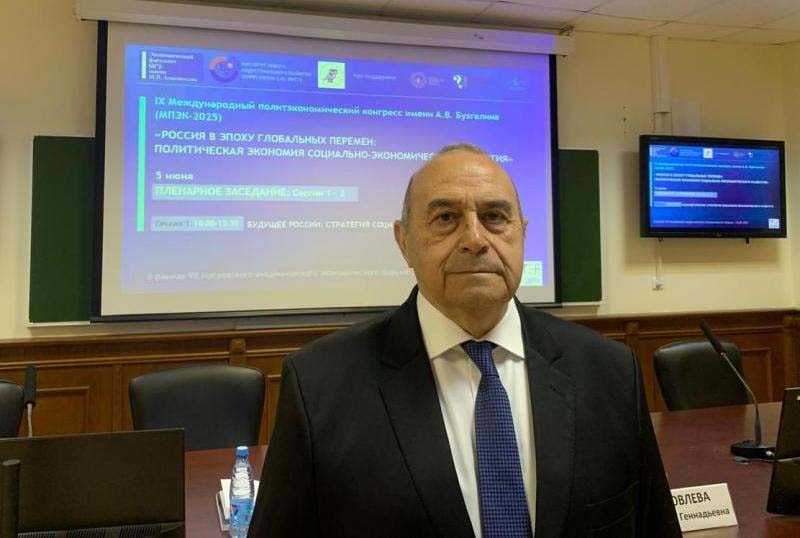Alican_Babayev_180625 UNEC-də magistratura təhsili üzrə yeni hədəflər müəyyən olunub