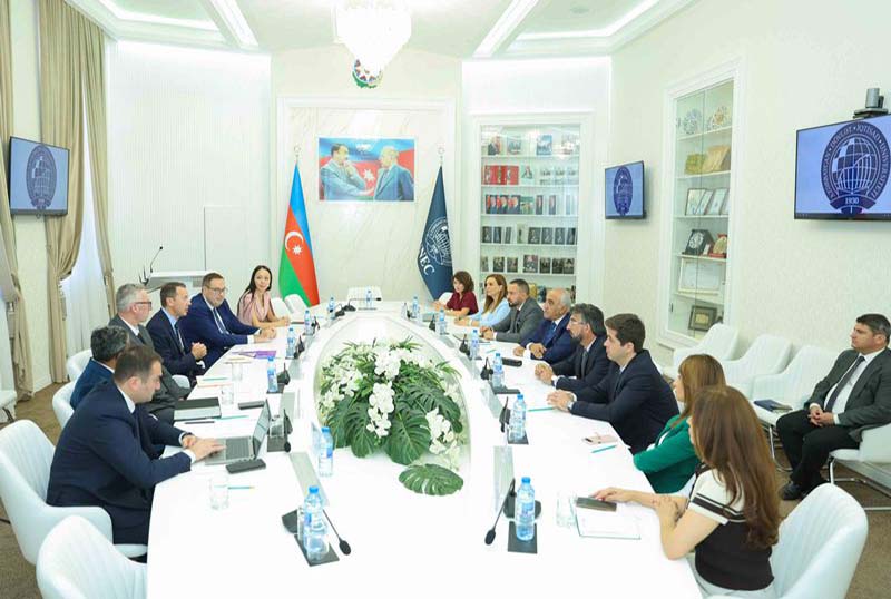 Clarivate_250925 Clarivate şirkətinin nümayəndələr ilə UNEC-də görüş keçirilib