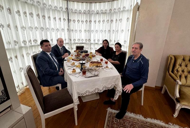 Maliyyə və mühasibat fakültəsinin kollektivi qocaman alimi ziyarət edib