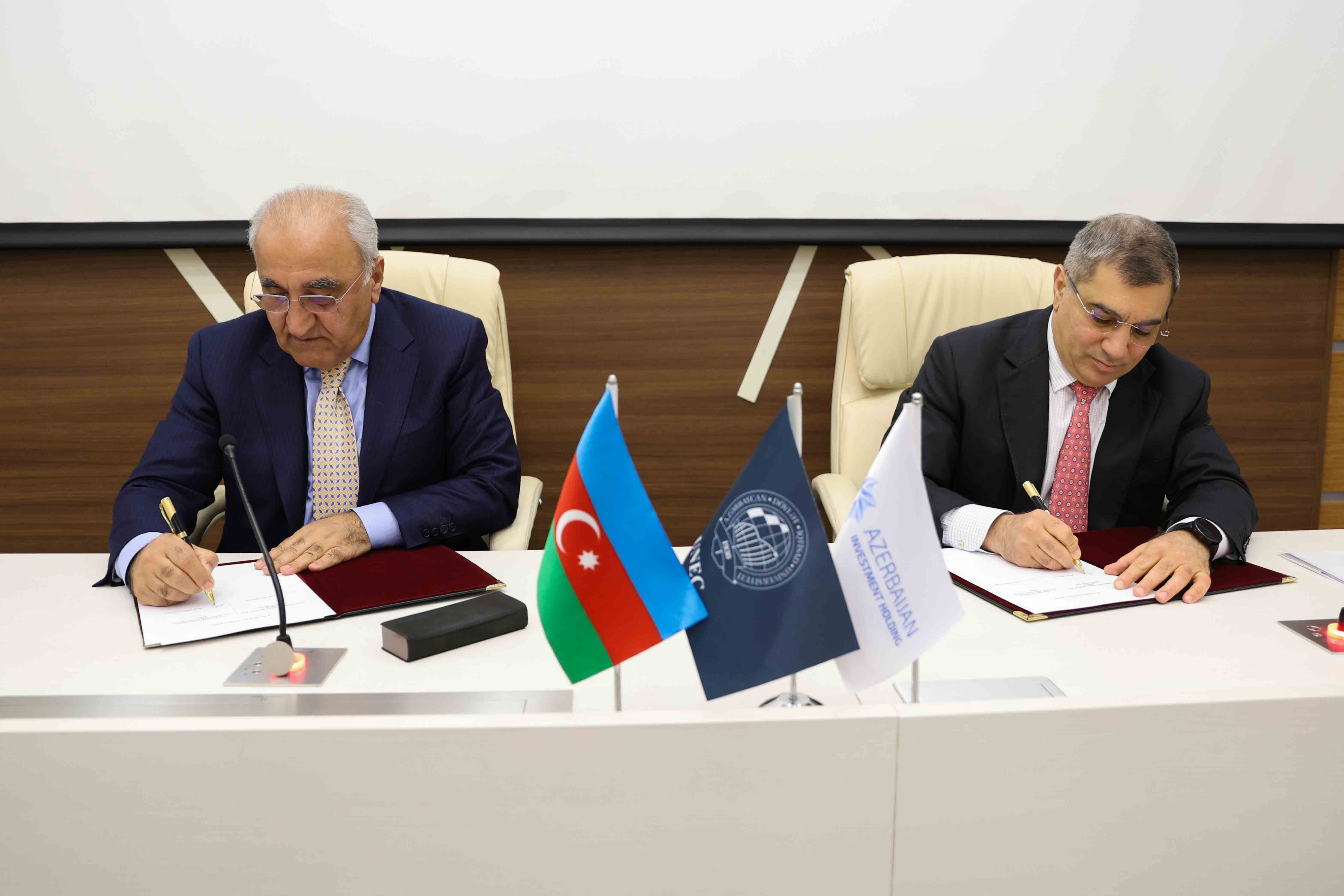 UNEC ilə Azərbaycan İnvestisiya Holdinqi arasında əməkdaşlıq memorandumu imzalanıb