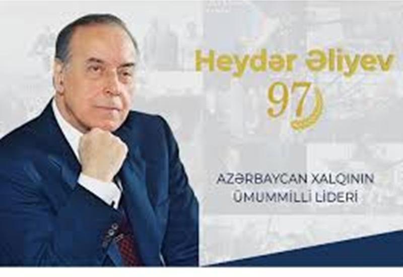 UNEC nəzdində Azərbaycan Maliyyə-İqtisad Kollecində ulu öndərin anadan olmasının 97-ci idönümünü qeyd edilib
