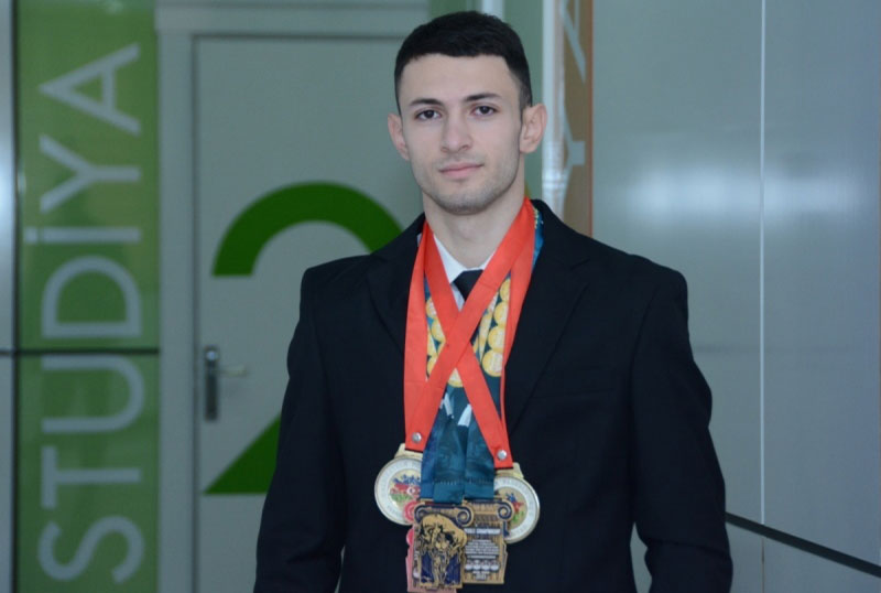 Huseyn_Huseynli_241221 “The Young Star of UNEC 3” səs yarışmasının qalibi seçildi