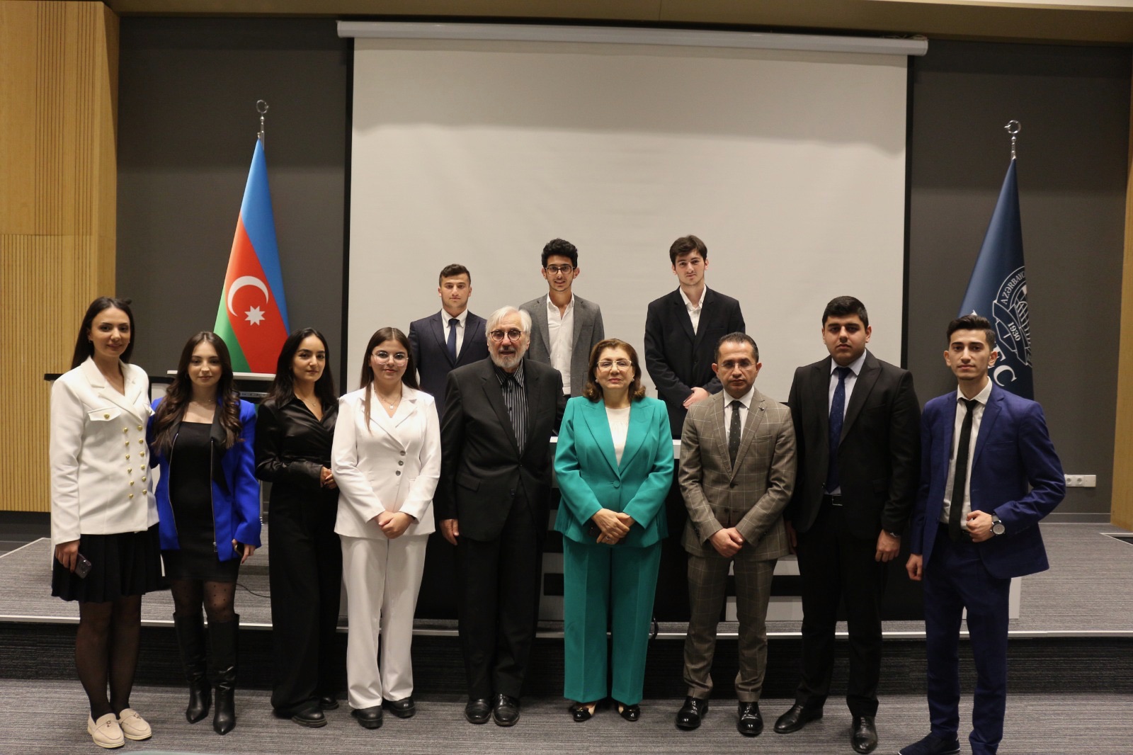 IMG_2470 UNEC-də 20 cildlik “Türk edebiyatı isimler sözlüyü”nün təqdimatı olub