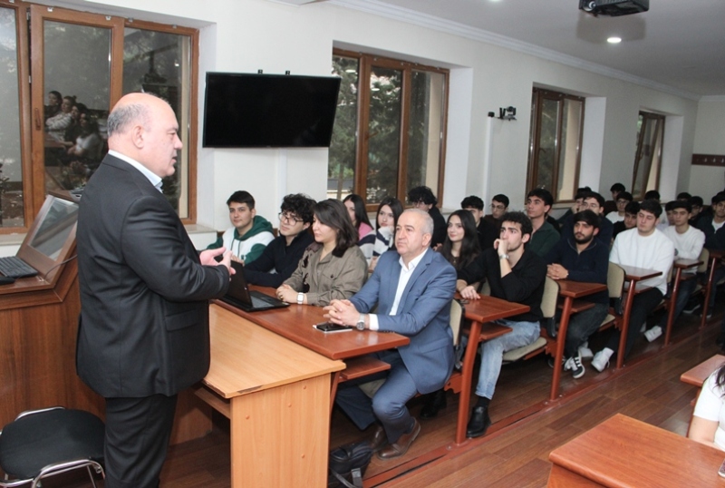 IMG_8638 UNEC-in professoru “Əsas məsələ”də