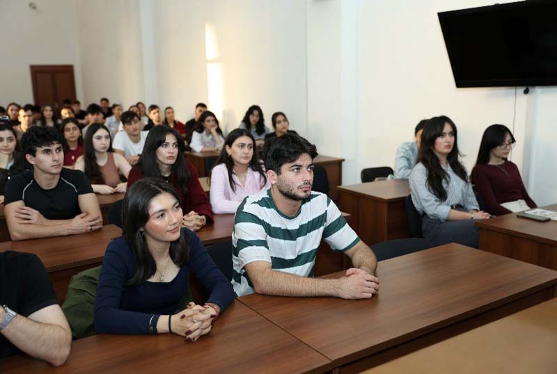 MMF_mt_221025 UNEC tələbəsi Lütfi Zadə adına təqaüdə layiq görülüb