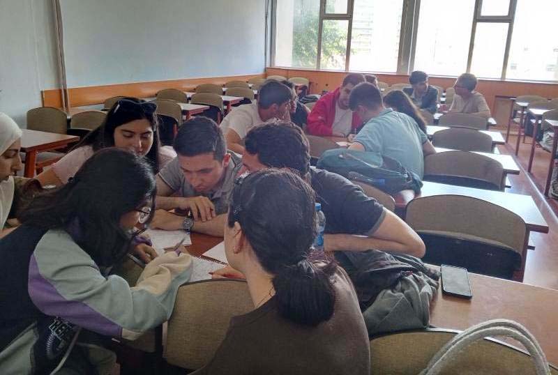 Rus İqtisad Məktəbində tələbələrarası intellektual yarış keçirilib
