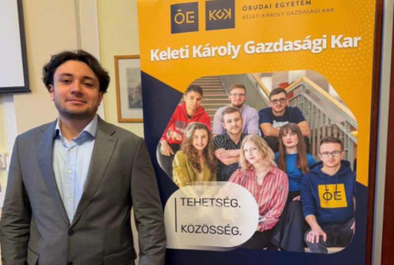 Rasul_Yusubov_240426 &ldquo;Abituriyent aylığı&rdquo; &ccedil;ər&ccedil;ivəsində UNEC rektorunun abituriyentlərlə n&ouml;vbəti g&ouml;r&uuml;ş&uuml; ke&ccedil;irilib