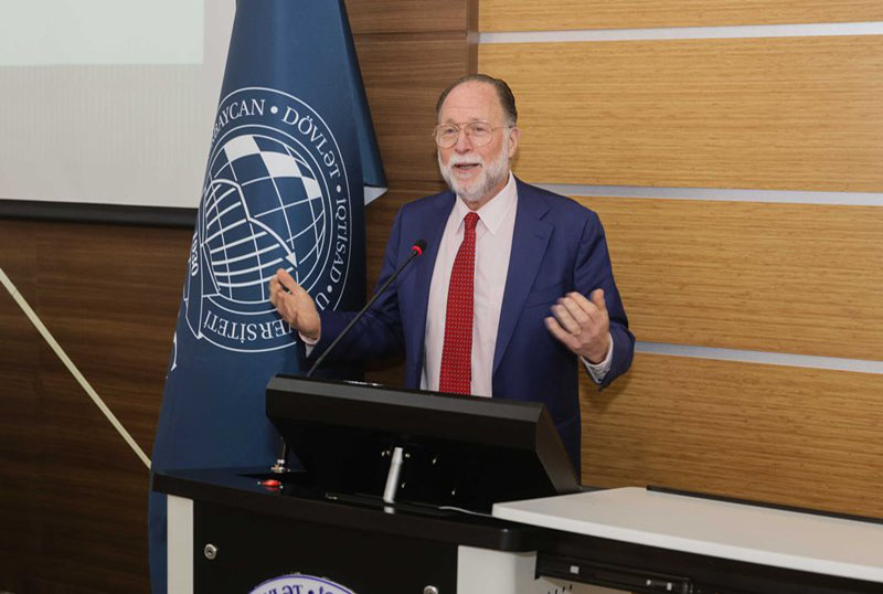 Ricardo_Hausmann_050426 Kredit risklərinin anderraytinqi m&ouml;vzusunda onlayn seminar