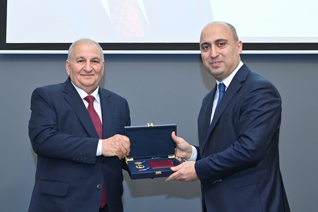 UNEC-in professoru “Heydər Əliyevin 100 illiyi (1923-2023)” yubiley medalı ilə təltif edilib