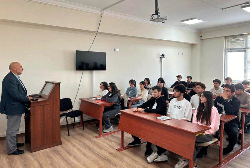 TUDIFAK_kg_011124 UNEC-də icbari tibbi sığorta ilə bağlı maarifləndirici təlim keçirilib