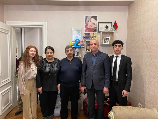UNEC kollektivi Aprel şəhidi Tural Dadaşovun ailəsini ziyarət edib