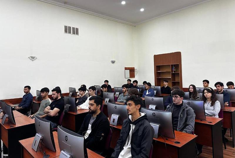 Maliyyə və mühasibat fakültəsində “Azərbaycan bayrağı – qürur və müstəqillik simvolu kimi” mövzusunda seminar keçirilib