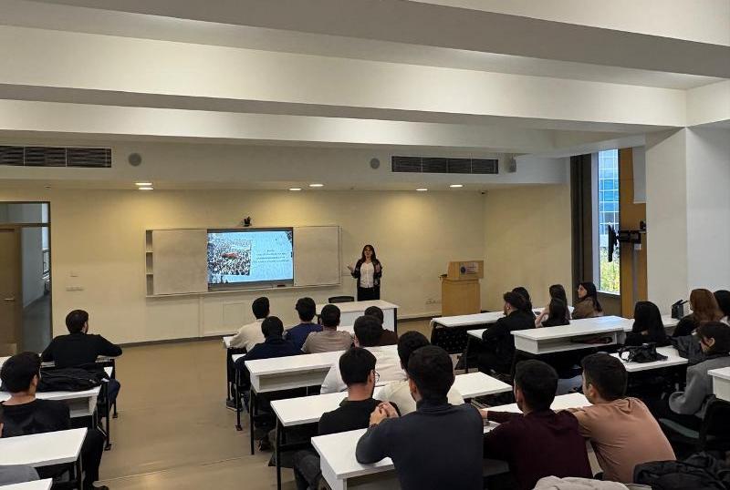 WhatsApp_Image_2025-11-17_at_14.32.21_3 Biznes və menecment fakültəsinin I kursları ilə görüş keçirilib