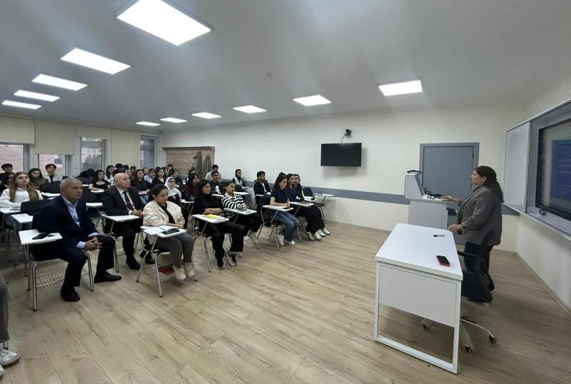 WhatsApp_Image_2025-11-20_at_17.50.32 UNEC-in Əsaslı Kitabxanasının müdiri təqaüdə yola salınıb