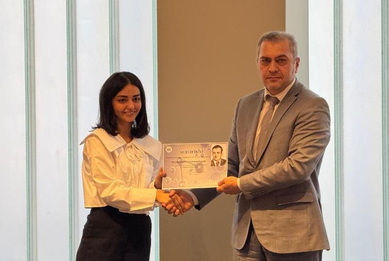 WhatsApp_Image_2025-11-25_at_17.25.48 UNEC-də 3 fənn üzrə müəllimlər üçün təlimlərə start verilib