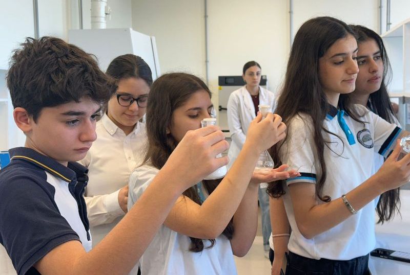 UNEC-də &ldquo;Sabahın alimləri&rdquo; layihəsinin iştirak&ccedil;ıları &uuml;&ccedil;&uuml;n laboratoriya ziyarəti təşkil olunub