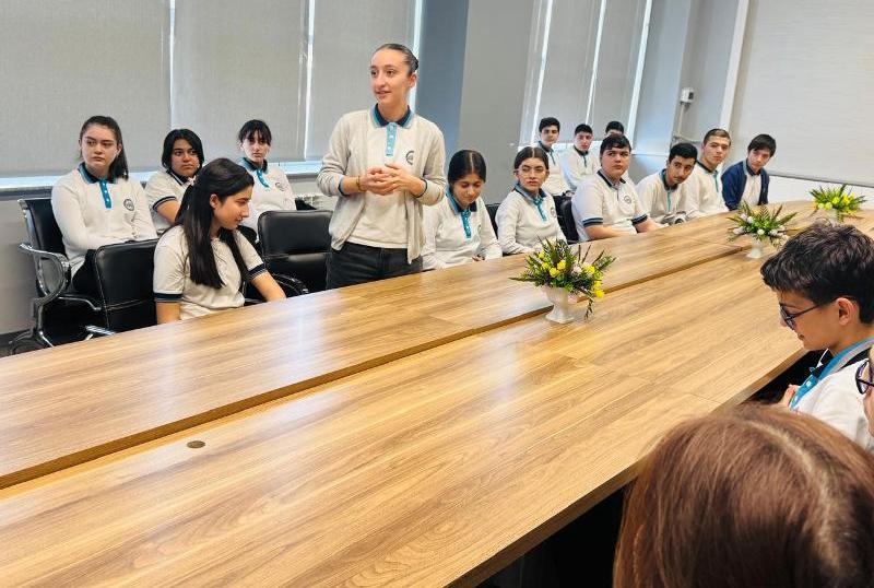 UNEC n&uuml;mayəndələri 20 saylı məktəb-liseyin abituriyentləri ilə g&ouml;r&uuml;ş ke&ccedil;irib