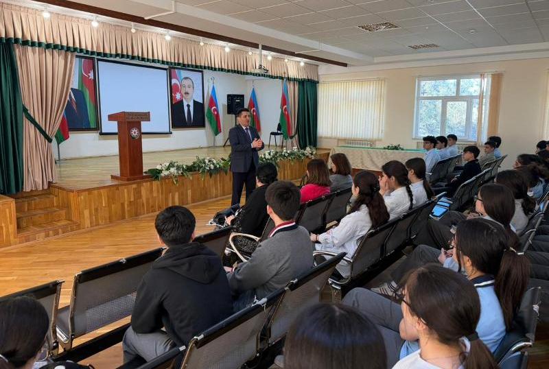 Maliyyə və m&uuml;hasibat fak&uuml;ltəsinin kollektivi şagirdlərlə g&ouml;r&uuml;ş&uuml;b
