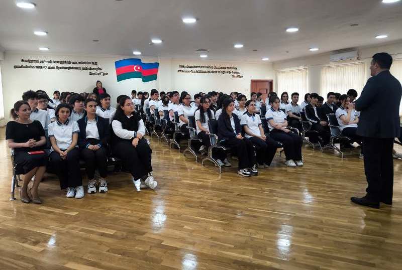 Maliyyə və m&uuml;hasibat fak&uuml;ltəsinin kollektivi 261 n&ouml;mrəli məktəb-liseydə g&ouml;r&uuml;ş ke&ccedil;irib