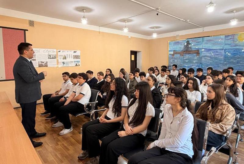 Maliyyə və m&uuml;hasibat fak&uuml;ltəsinin kollektivi 291 n&ouml;mrəli Ekologiya liseyində g&ouml;r&uuml;ş ke&ccedil;irib