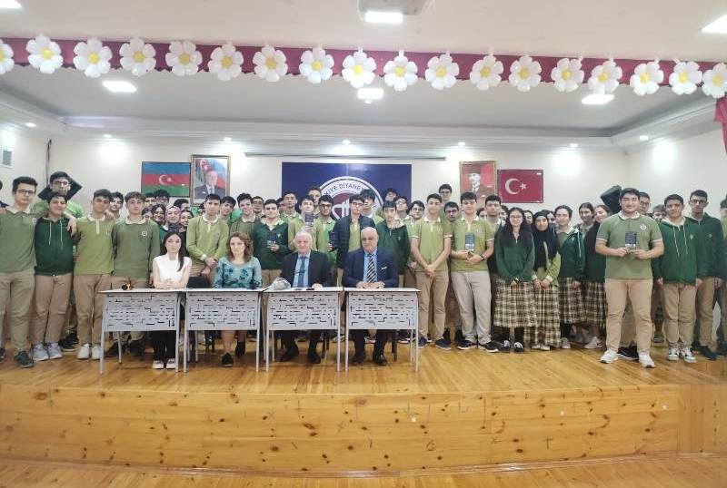 M&uuml;həndislik fak&uuml;ltəsinin n&uuml;mayəndələri Bakı T&uuml;rk Liseyində şagirdlərlə g&ouml;r&uuml;ş ke&ccedil;iriblər