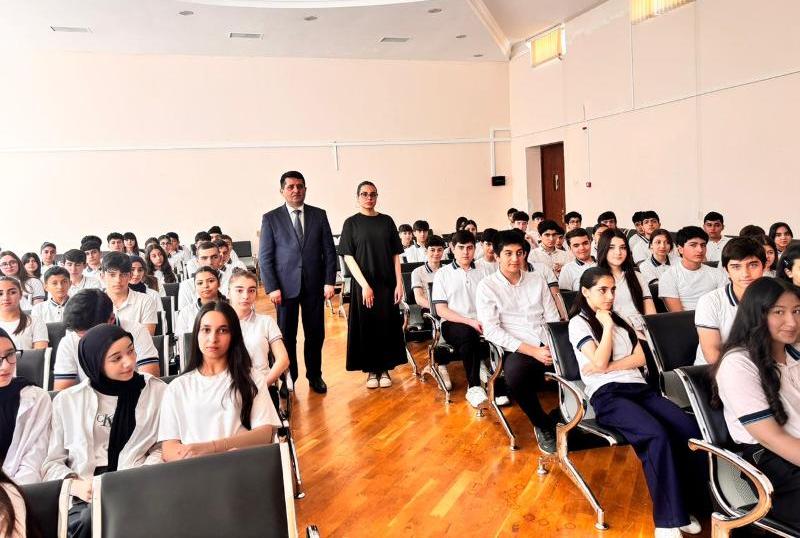 Maliyyə və m&uuml;hasibat fak&uuml;ltəsinin kollektivi abituriyentlərlə g&ouml;r&uuml;ş ke&ccedil;irib