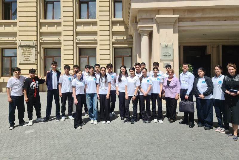 UNEC n&uuml;mayəndələri məktəblilərlə g&ouml;r&uuml;ş ke&ccedil;irib