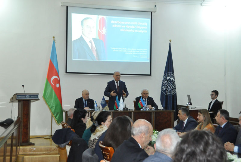 YAP_171125 Ümumi fənlərin tədrisinin təşkili departamentində tədrisə hazırlıq müzakirə olunub