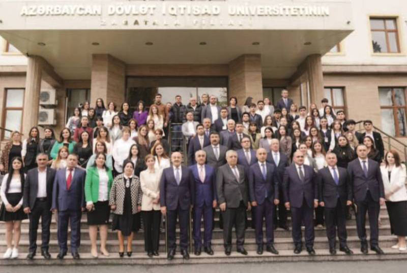 ZF_020726 ''Nanotexnologiya Ekranlarda'' adlı seminar tələbələrin b&ouml;y&uuml;k marağına səbəb olub 