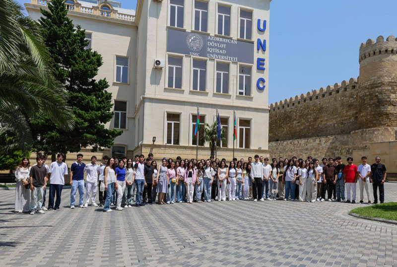 abituriyent_100726 Azərbaycan iqtisadiyyatı postneft d&ouml;vr&uuml;ndə daha dayanıqlı xarakter alıb
