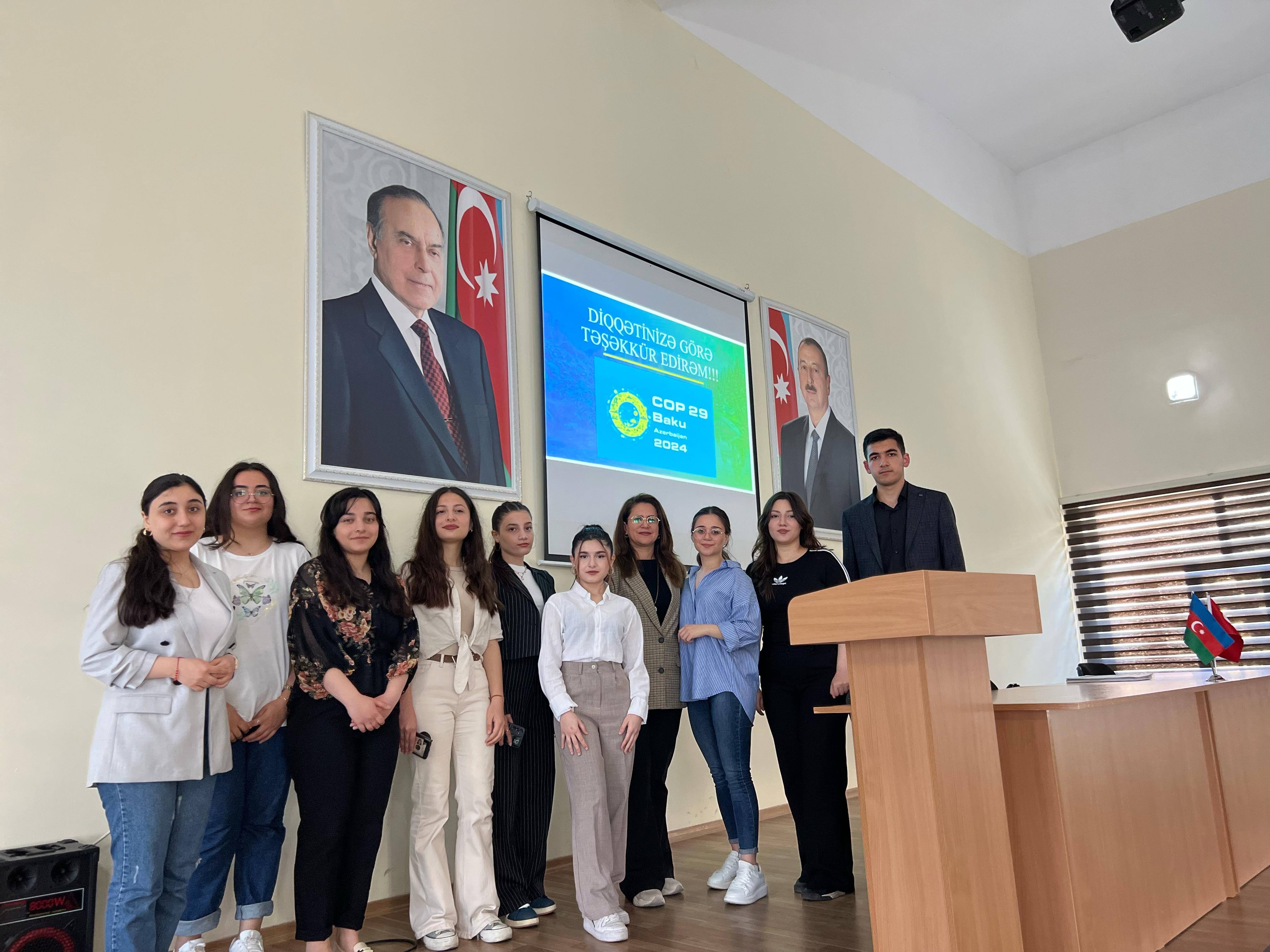afaq_esas02 UNEC kollektivi Aprel şəhidi Tural Dadaşovun ailəsini ziyarət edib