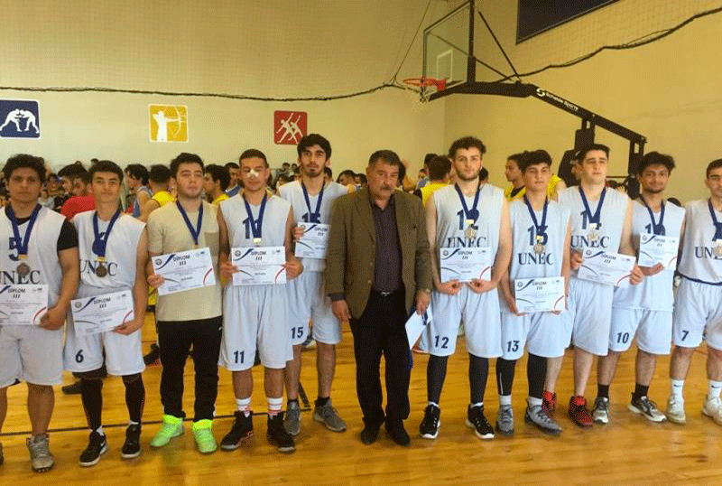 UNEC-in basketbol komandası çempionatda III yerin qalibi olub
