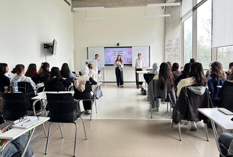 UNEC Dizayn Məktəbində “Sağlam həyat tərzi” mövzusunda seminar keçirilib UNEC Dizayn Məktəbində “Sağlam həyat tərzi” mövzusunda seminar keçirilib