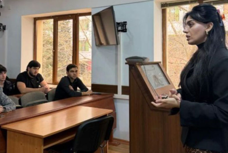 bmf_sem6 UNEC-in 3 komandası Azərbaycan Biznes Keys m&uuml;sabiqəsində qalib gəlib