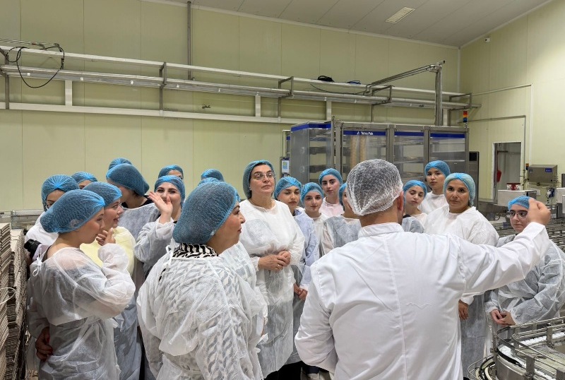 UNEC tələbələri &ldquo;Milla&rdquo; s&uuml;d emalı zavodunda infoturda iştirak ediblər