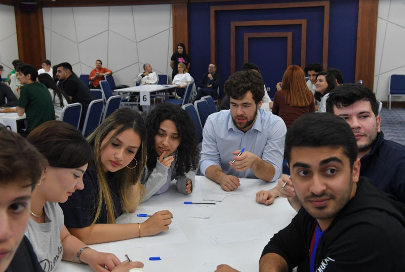 debat UNEC ekspertləri "Sabaha saxlamayaq"da: Azərbaycan elmi necə inkişaf edir?